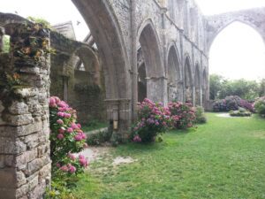 l'Abbaye de Beauport est l'une des nombreuses visites possibles, à Paimpol, depuis le STUDIO QUAI LOTI 